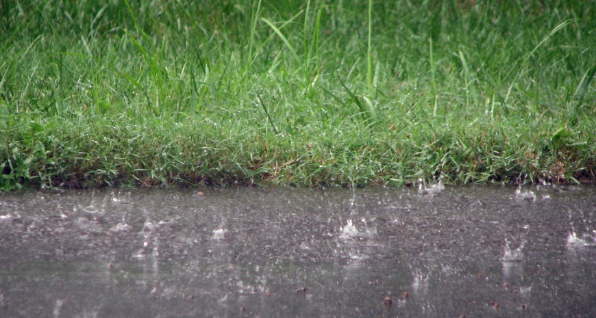 Meteorologii anunţă Cod Galben de furtună, vijelie, grindină și scăderea temperaturii.