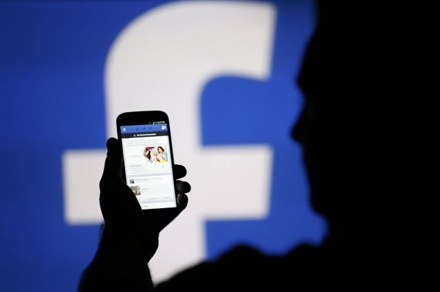 Facebook вводит функцию для повышения достоверности новостей.