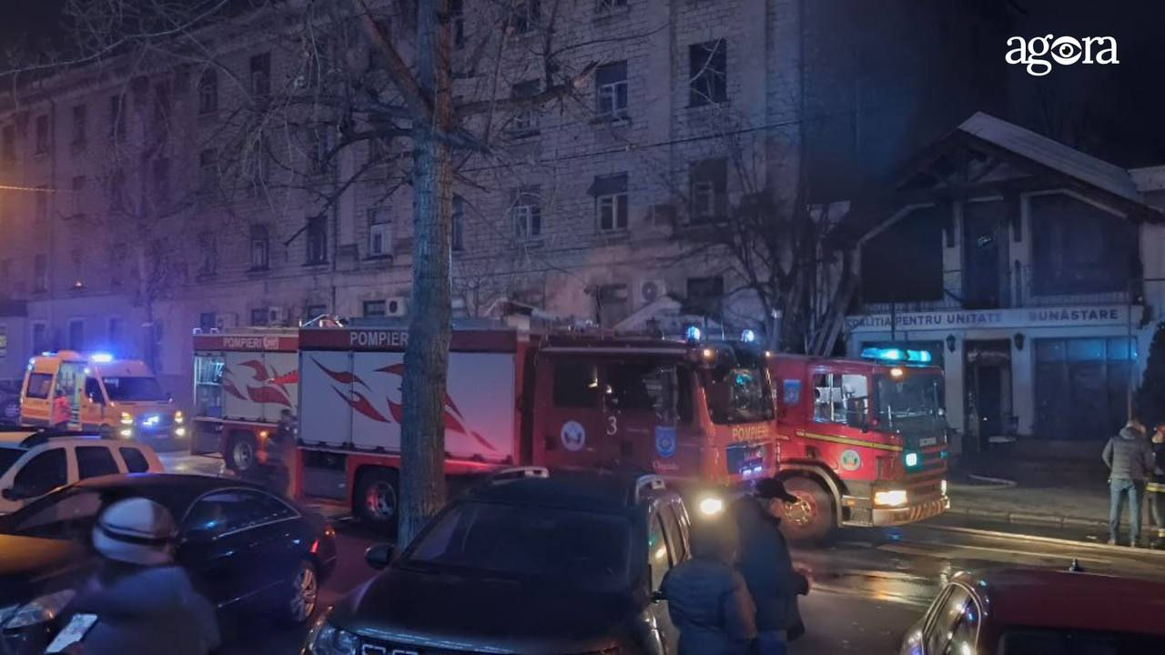 При тушении возгорания на улице Пушкина пострадал пожарный.