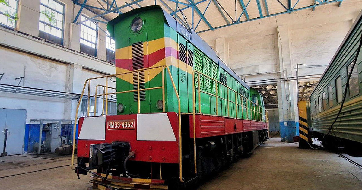 O locomotivă veche de 40 de ani revine pe șine după reparații capitale.
