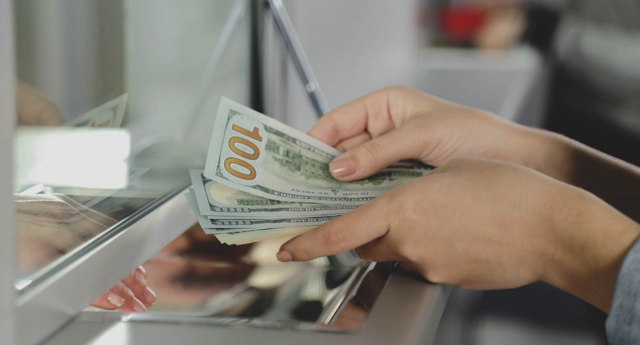 В марте объем покупки валюты у физических лиц возрос на 7,5%.