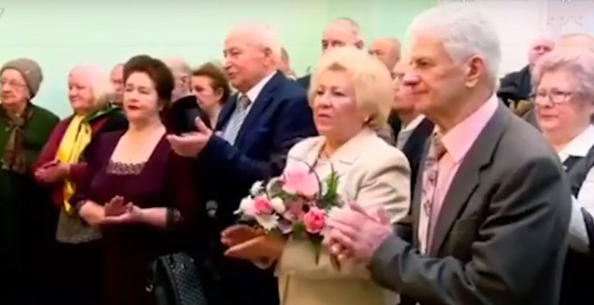 Двадцать три пары торжественно отметили золотые и бриллиантовые юбилеи.