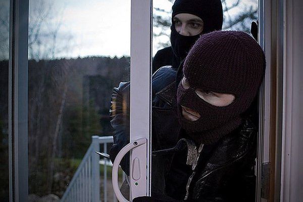 Украинский суд отправил за решетку молдаванина и грузина за серию квартирных краж.