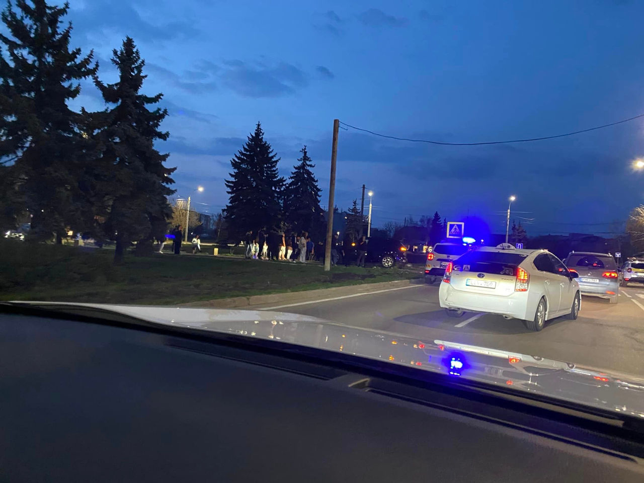 В Кишиневе водитель не справился с управлением и выехал на тротуар. Коллаж Point.md.