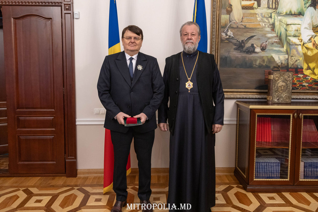 Митрополит наградил нейрохирурга за продвижение христианских ценностей.