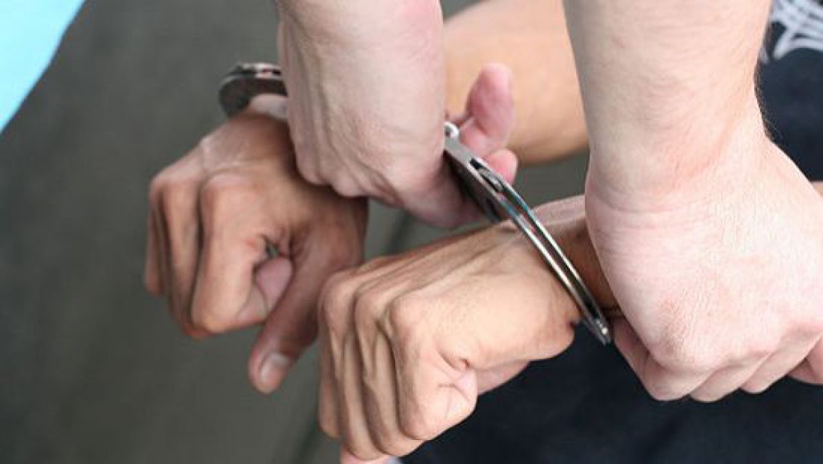 A încercat să mituiască poliţiştii cu 2000 de euro, apoi i-a atacat cu gaze lacrimogene. Foto: desteptarea.ro
