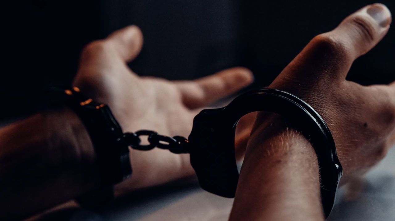 В Молдове мужчину приговорили к 15 годам за сутенерство, похищение и изнасилование.