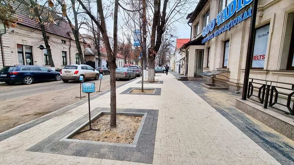 В историческом центре столицы продолжается ремонт тротуаров и улиц.