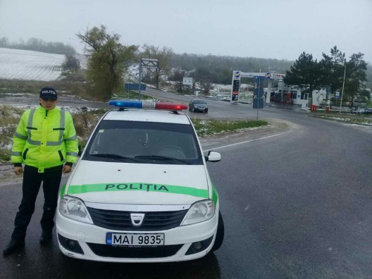 Recomandările polițiștilor pentru șoferii care pornesc la drum. 