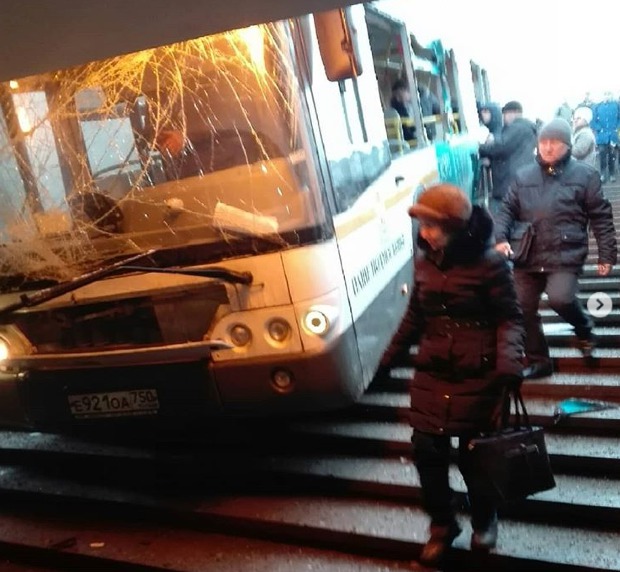 Accident fatal la Moscova: Nouă oameni rămân internaţi în spital 
