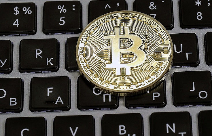 Курс биткойна упал ниже $9 тысяч. Фото: tass.ru