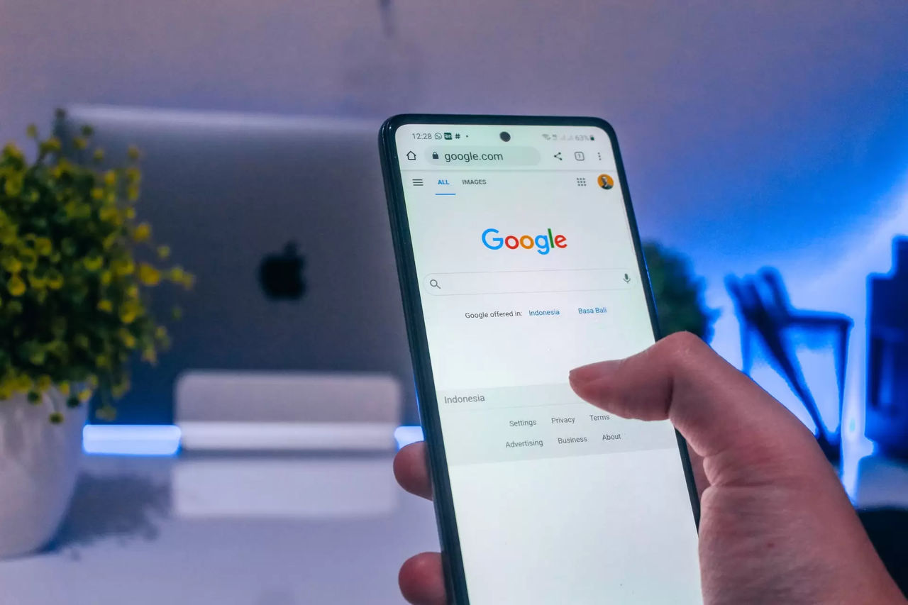 Google ограничит работу браузера Chrome на миллионах смартфонов.