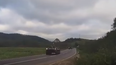 Движущаяся в сторону Закарпатья колонна ВСУ попала на видео.