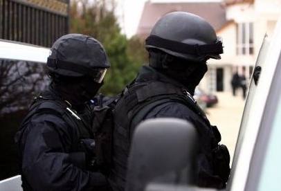 La Făleşti, joi, au fost reţinuţi doi bărbaţi, care au estorcat şi au primit de la victimă 300 mii de lei.