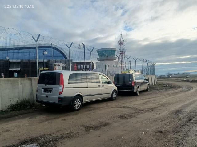 Румынские таксисты жалуются на украинцев, демпингующих цены.