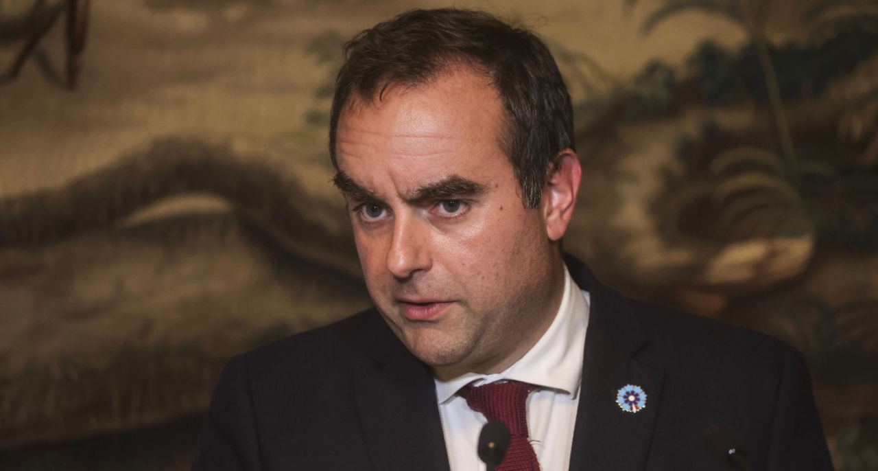 Prim-ministrul Franței, numit din nou în funcție, va încerca să treacă peste un moment dificil.