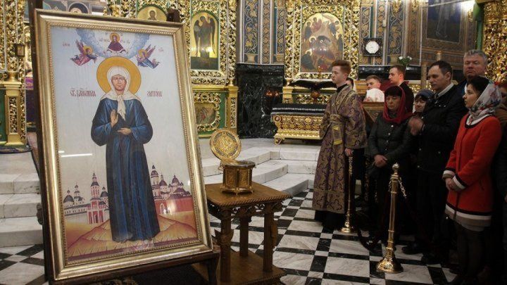 В Кишинев доставили икону и мощи Святой Матроны Московской.