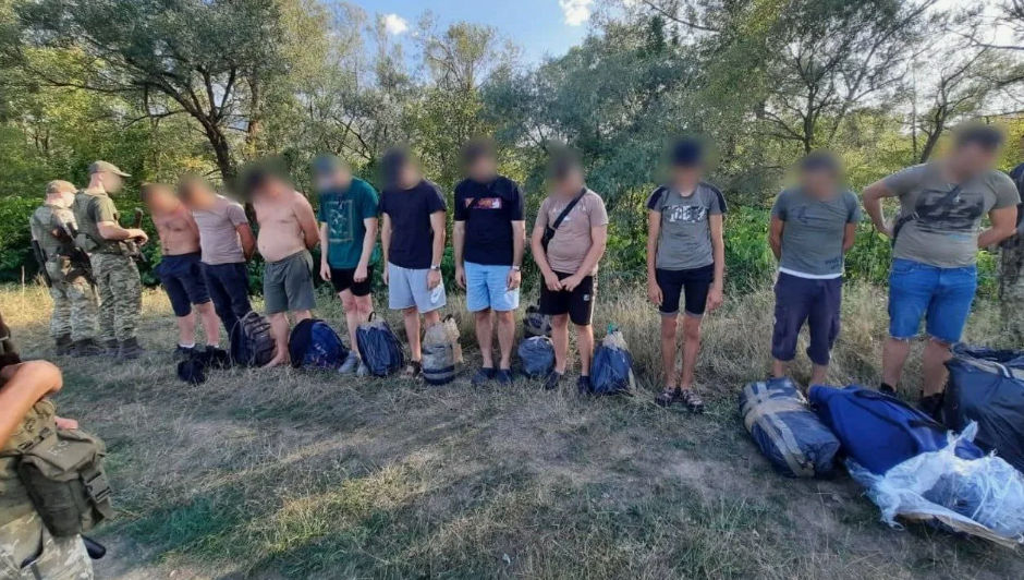 WSJ: Украинцы, рискуя жизнью, бегут из страны, чтобы не попасть под призыв.