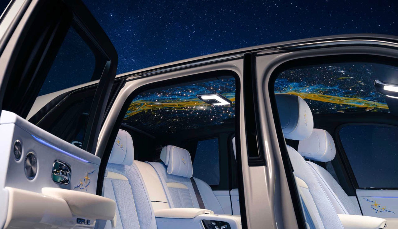Rolls-Royce создал эксклюзивную версию внедорожника в стиле Cosmos.
