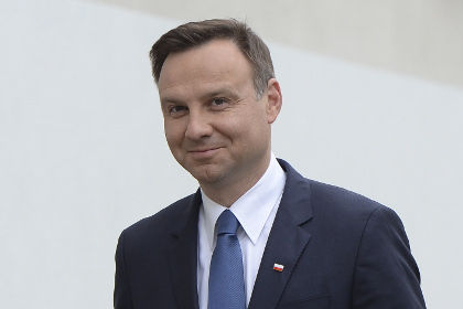 Andrzej Duda are 43 de ani şi a candidat din partea Partidului Legii şi Dreptăţii.