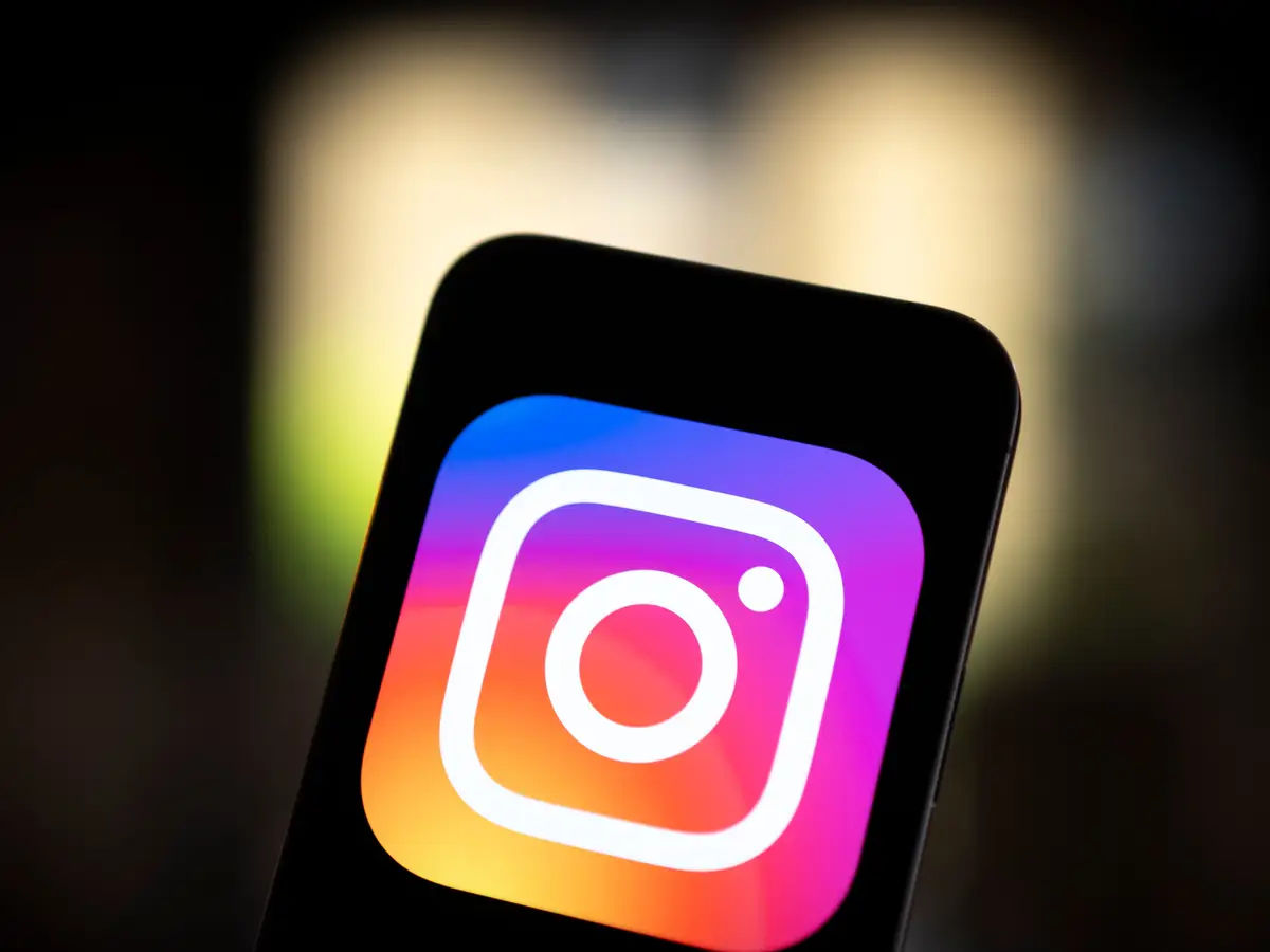 Instagram впервые за 10 лет сменил логотип.