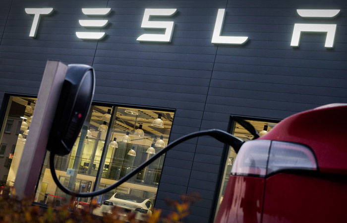 Илон Маск во вторник продал акции Tesla еще на $1,05 млрд.