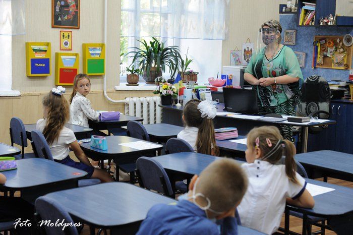 Более 35 тысяч детей пошли в этом году в первый класс. Фото: moldpres.md.