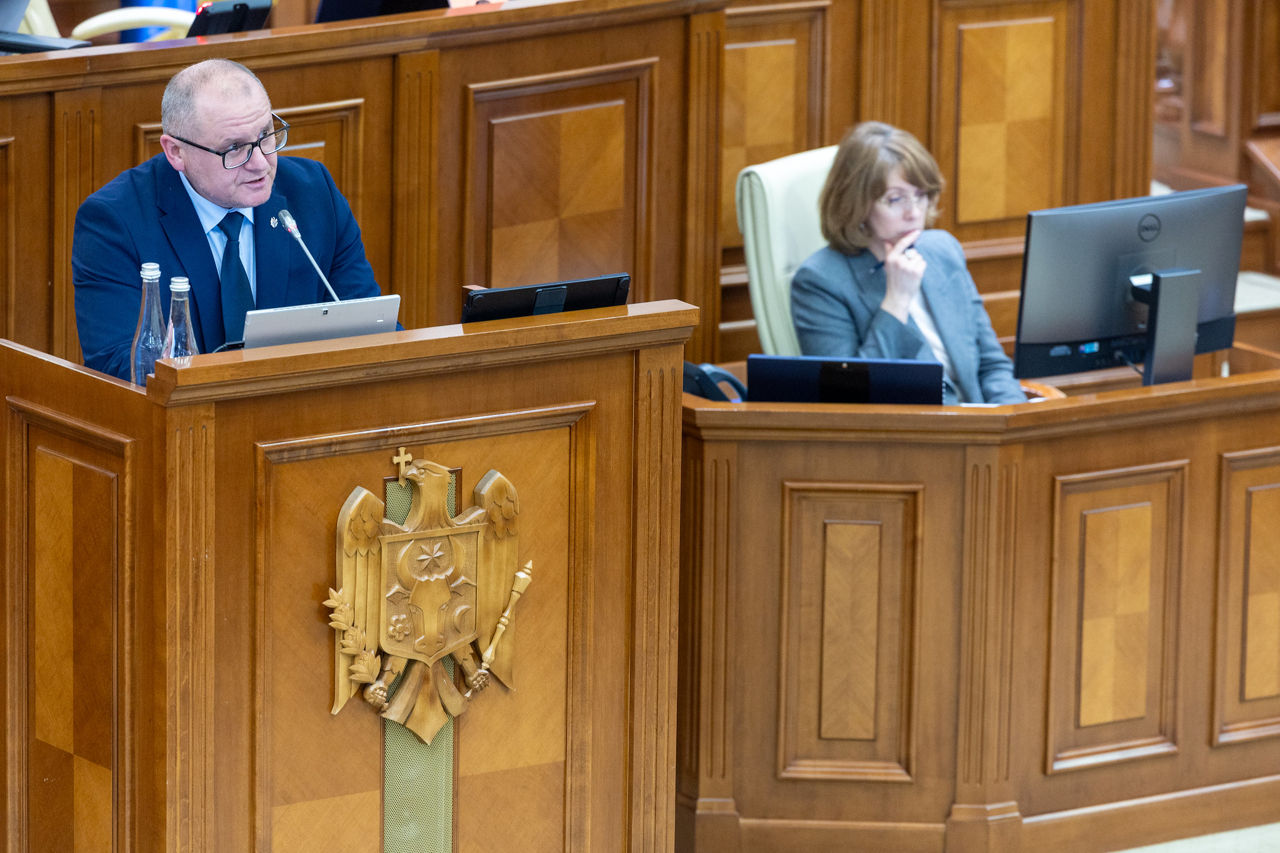 Deputat PAS, către colegii absenți de la ședință: Sper că nu vă ocupați de creșterea natalității.