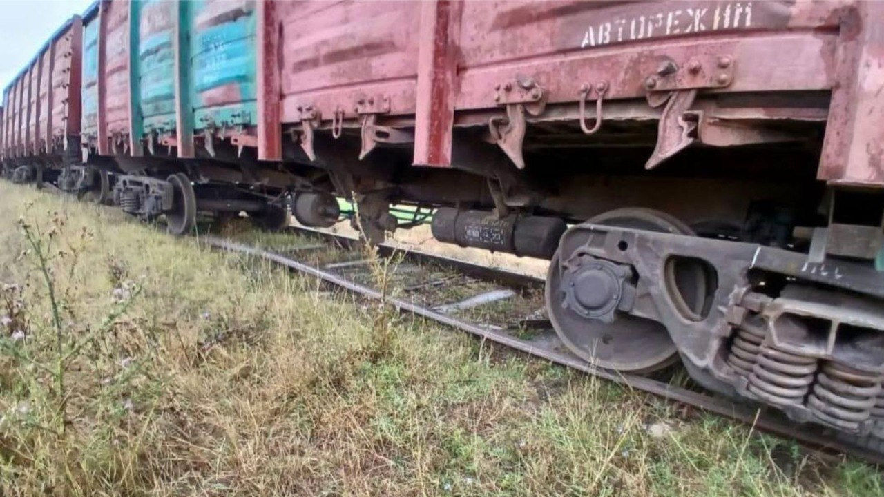 В Кагуле пять вагонов грузового поезда сошли с рельсов.