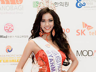 Tînăra care a primit titlul de Miss Asia Pacific World 2014 si care a fost acuzata ca a fugit cu coroana de 75.000 de euro cere scuze in schimbul tiarei.