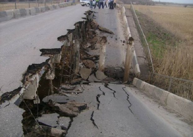 Surpriză pentru moldovenii care pleacă spre Odesa. Autoritățile au sistat parțial circulația transportului pe podul din apropierea satului Palanca, care leagă R. Moldova de Ucraina.