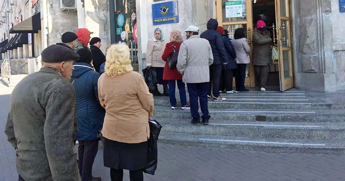 Experți: Compensațiile acordate în numerar vor crea haos la poștă.