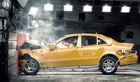 Importanţa centurilor de siguranţă şi a airbagurilor. Foto: mbusa.com