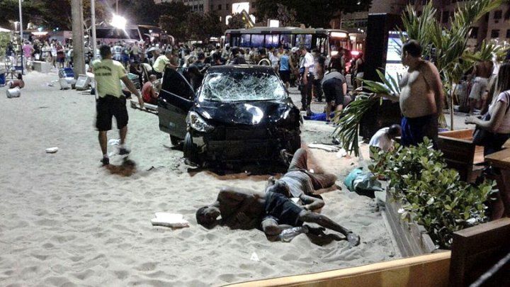 O  mașină intrat în pietonii aflați pe plaja Copacabana din Rio de Janeiro
