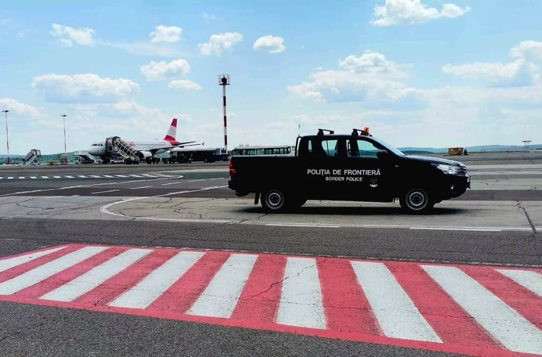 При проверке на границе у трех граждан Марокко выявлены поддельные документы.