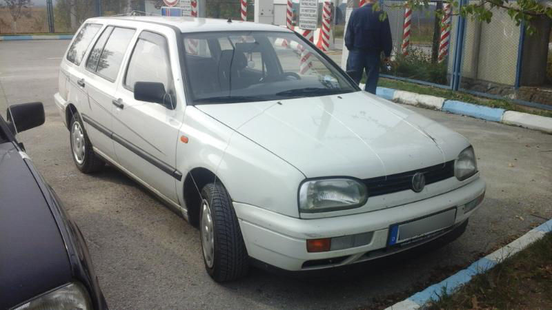 Un bărbat cu dublă cetățenie, reținut la frontieră cu o mașină cu acte false.