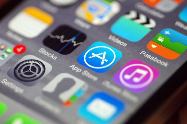 Apple confirmă încetinirea funcţiilor unor modele de iPhone