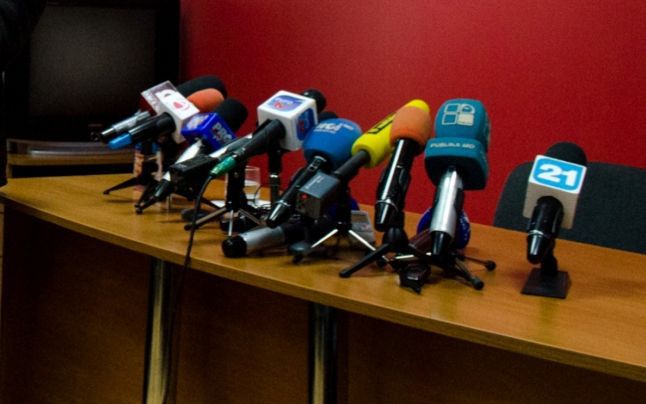 Mai mulţi radiodifuzori din Republica Moldova riscă să fie sancţionaţi de către CCA. Foto: adevarul.ro