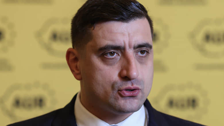Кандидат в президенты Румынии от ультраправых отрицает вмешательство РФ в выборы.