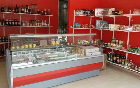 Pentru cei interesați, magazinul se află pe strada Magellano.