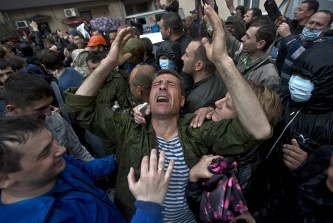 В результате беспорядков и пожара погибли 46 человек, более 200 пострадавших обратились за медицинской помощью.