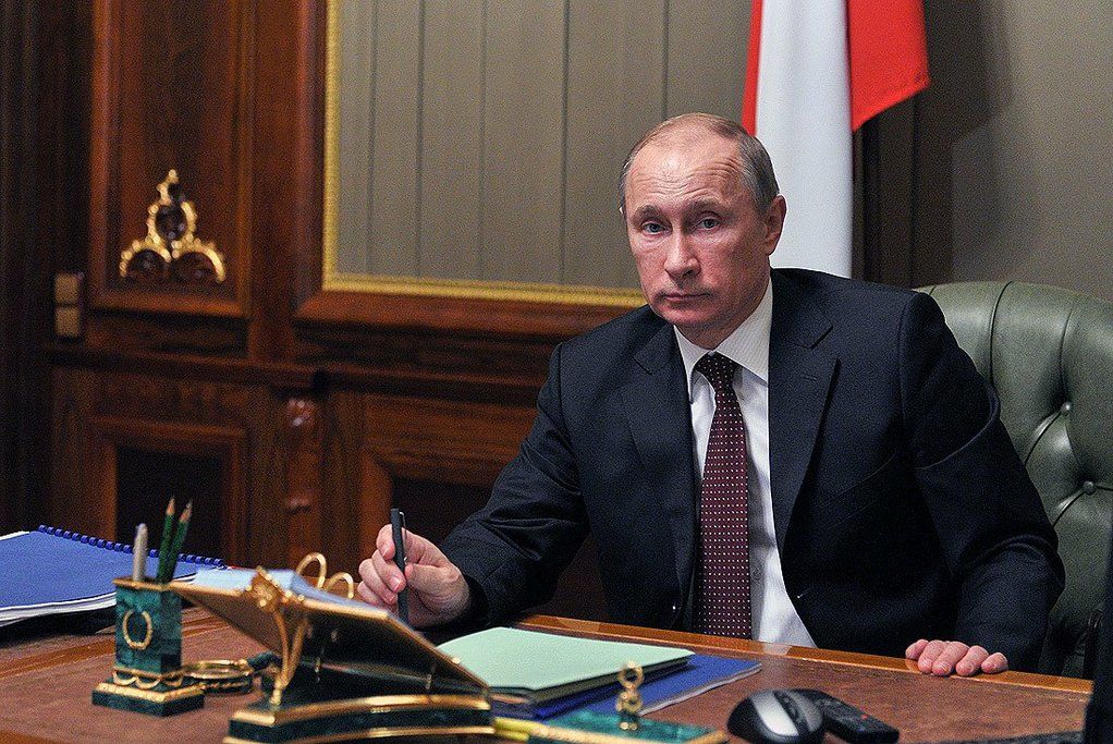 Vladimir Putin a invitat camerele de filmat pentru un tur rarisim prin birourile sale de la Kremlin. 