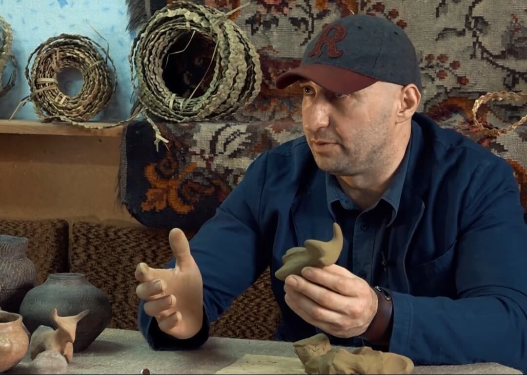 Бельчанин создает копии древней посуды – трипольской керамики.