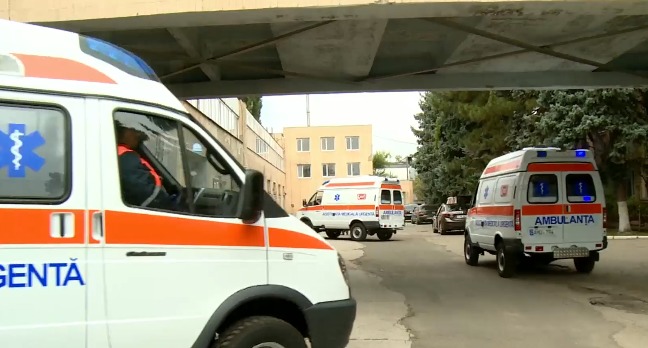 Еще 12 машин скорой помощи были распределены по районам Молдовы.