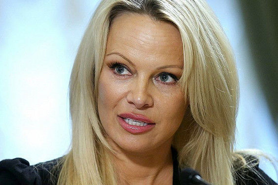 Известная американская актриса и модель Памела Андерсон.