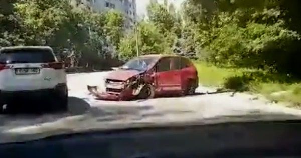 На улице Николае Костин столкнулись два автомобиля: пострадал водитель.