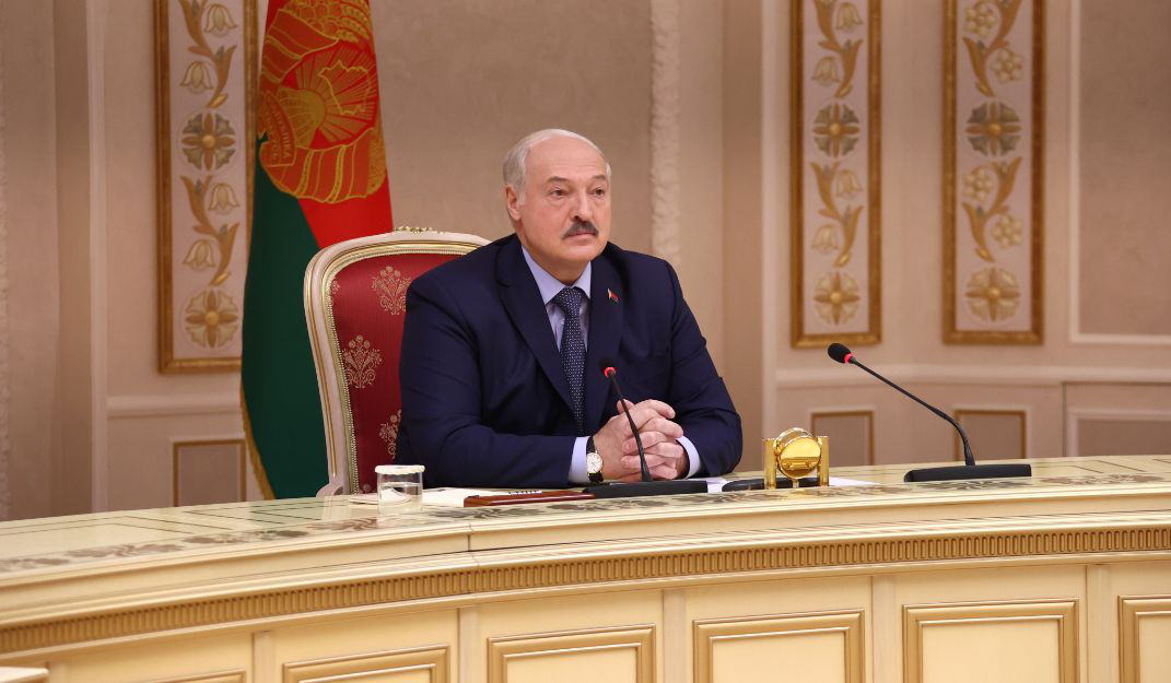 Лукашенко: Нацизм вновь подобрался к границам Белоруссии.