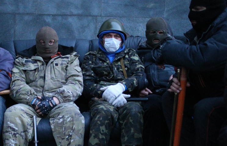 Неизвестные 12 апреля захватила здание районного отдела милиции в Славянске Донецкой области.