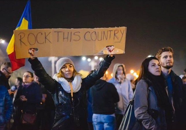 Депутат парламента Румынии от Партии "Народное движение", выходец из Молдовы Константин Кодряну пригрозил правительству организовать в сентябре протесты.