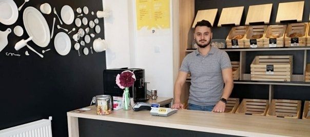 25-летний молдаванин добился успеха в Яссах, открыв закусочную с плациндами.